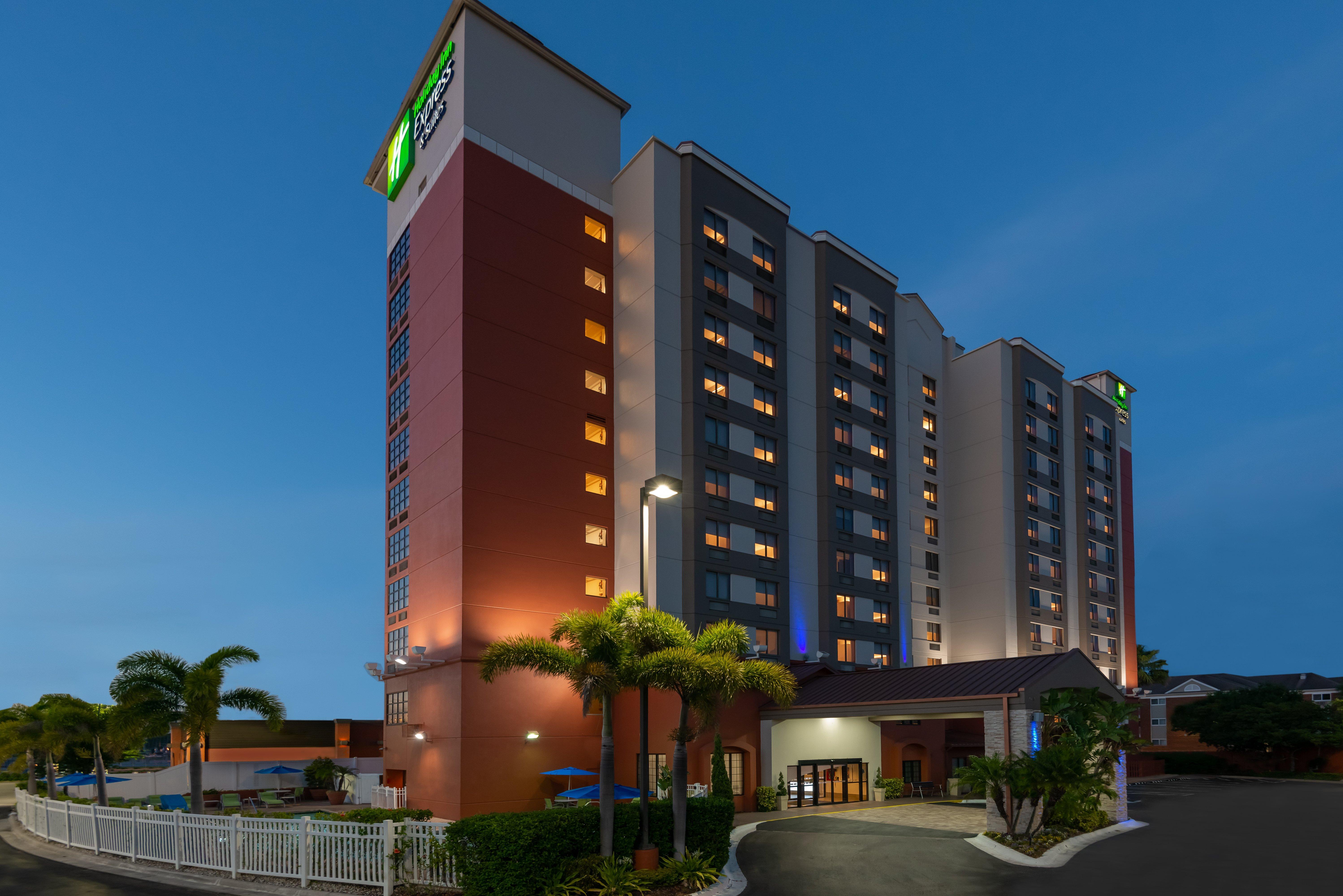 Holiday Inn Express & Suites - Nearest Universal Orlando By Ihg Exterior photo