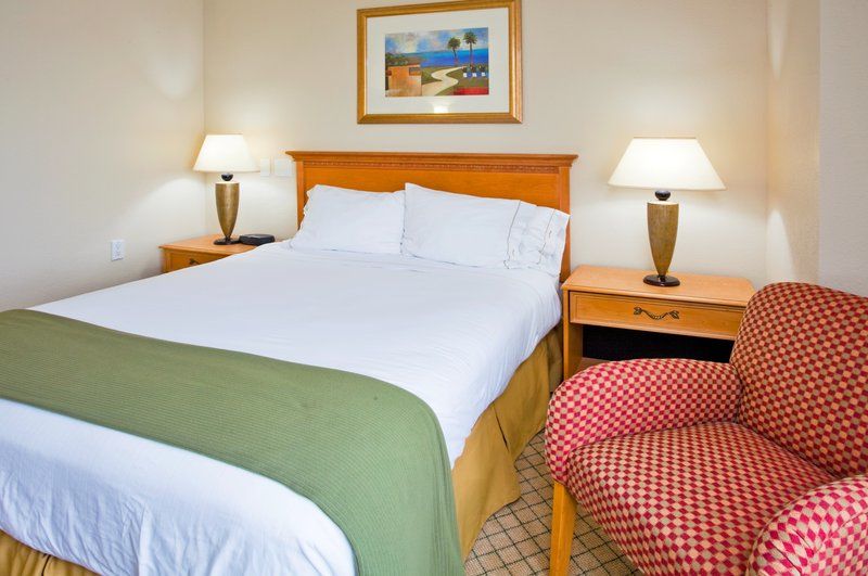 Holiday Inn Express & Suites - Nearest Universal Orlando By Ihg Room photo