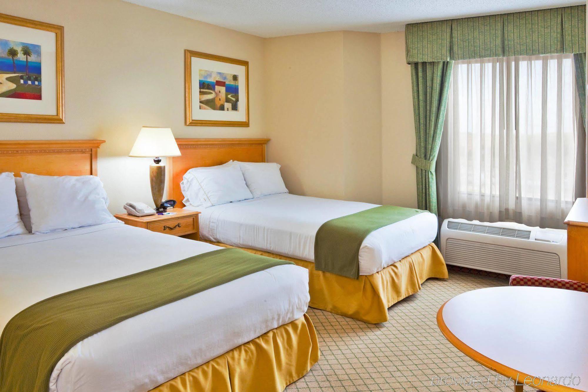 Holiday Inn Express & Suites - Nearest Universal Orlando By Ihg Room photo